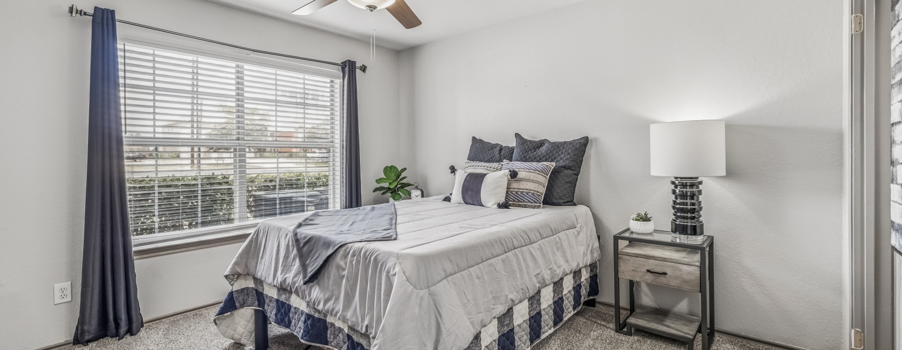 A 2 bedroom apartment in Bryan, TX with a large closet at Fifteen12.